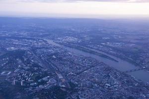 vista aérea de frankfurt antes del amanecer foto