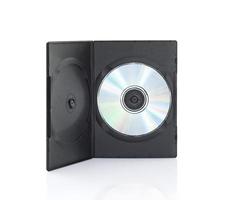 Cajas de DVD con disco sobre fondo blanco. foto