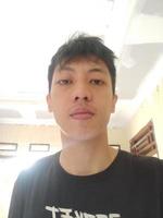 chico asiático selfie en casa con antecedentes abstractos foto