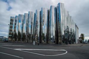 new plymouth, nueva zelanda - 07 de mayo de 2017 - la galería de arte govett-brewster es el museo de arte contemporáneo de nueva zelanda y el hogar de la obra de arte multimedia del artista len lye. foto