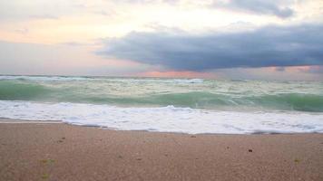 oceano paesaggio su un' nuvoloso giorno video