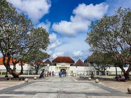 yogyakarta, indonesia en noviembre de 2022. la puerta de entrada principal del museo de fort vredeburg foto