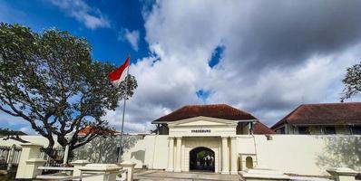 yogyakarta, indonesia en noviembre de 2022. la puerta de entrada principal del museo de fort vredeburg foto