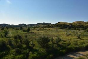 senderos para caminatas en el campo en las zonas rurales de dakota del norte foto