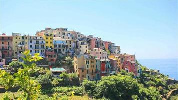 bela vila incrível de corniglia na reserva de cinque terre. região da ligúria, na itália. video