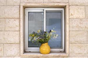 pequeña ventana en la gran ciudad. foto