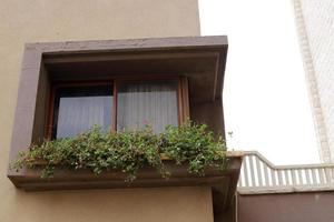 pequeña ventana en la gran ciudad. foto