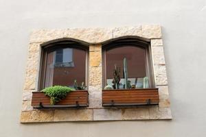 pequeña ventana en la gran ciudad. foto