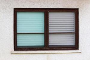 pequeña ventana en la gran ciudad. foto