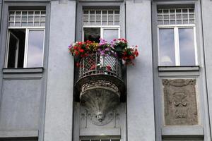 pequeña ventana en la gran ciudad. foto