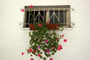 pequeña ventana en la gran ciudad. foto