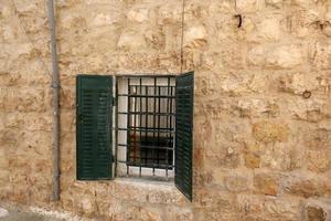 pequeña ventana en la gran ciudad. foto