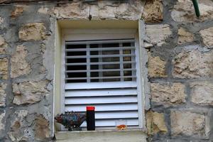 pequeña ventana en la gran ciudad. foto