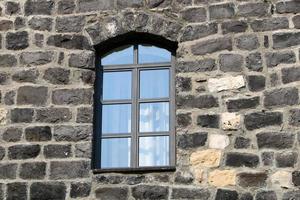 pequeña ventana en la gran ciudad. foto