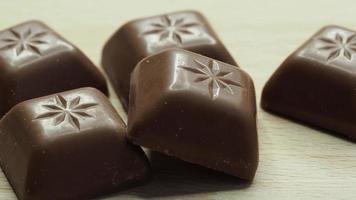 Chocolat cubes pièces, carré Chocolat bonbons. video