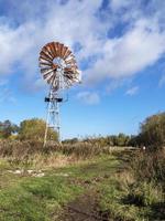 Bomba de viento antigua en wheldrake ings, North Yorkshire, Inglaterra foto