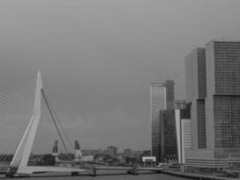 la ciudad de rotterdam en los países bajos foto