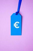 euro firmar en el azul precio etiqueta para ventas foto