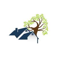 Green Tree Home Logo Template. it's good for symbolize a property or housing business. vector