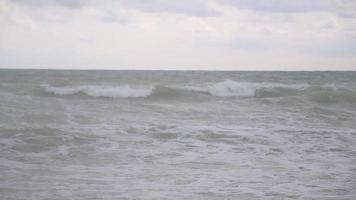 oceano paesaggio su un' nuvoloso giorno video