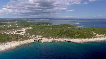 tijd vervallen overvliegen film van kap kamenjak Aan de Istrisch schiereiland gedurende dag