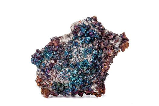 macro mineral Roca calcopirita en un blanco antecedentes foto