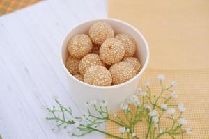 round cake filled with green beans as a background photo