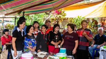 sur minahasa, Indonesia enero 2023, el familia obtener juntos en Días festivos foto