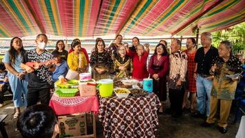 sur minahasa, Indonesia enero 2023, el familia obtener juntos en Días festivos foto