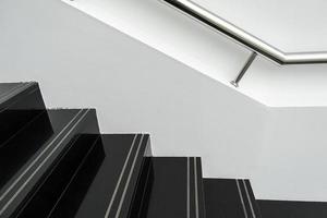escaleras de mármol negro foto