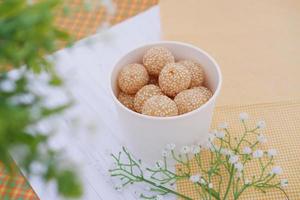 round cake filled with green beans as a background photo