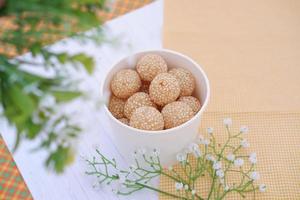 round cake filled with green beans as a background photo