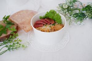 fried noodle crackers with sliced meat and vegetables photo