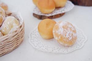 delicioso bola de nieve rosquillas como un antecedentes foto