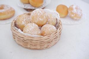 delicioso bola de nieve rosquillas como un antecedentes foto