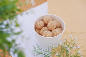 round cake filled with green beans as a background photo