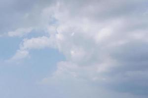 hermoso panorama de cielo y nubes foto