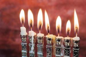 imagen del fondo de la festividad judía de hanukkah con menorah tradicional foto