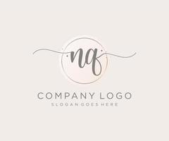 logotipo femenino inicial nq. utilizable para logotipos de naturaleza, salón, spa, cosmética y belleza. elemento de plantilla de diseño de logotipo de vector plano.