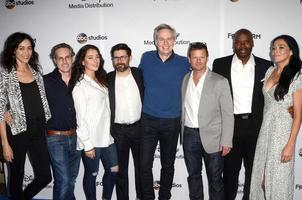 Los Ángeles - 21 de mayo - The Crossing Cast en la distribución internacional de medios de ABC Disney 2017 por adelantado en los estudios de Walt Disney el 21 de mayo de 2017 en Burbank, CA. foto