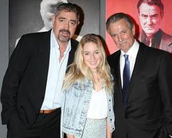 los angeles 7 de febrero - christian gudegast, tatiana gudegast y eric braeden en la celebración del 40 aniversario de eric braeden sobre los jóvenes y los inquietos en la ciudad de la televisión el 7 de febrero de 2020 en los angeles, ca foto