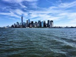 una vista de nueva york desde el río hudson foto