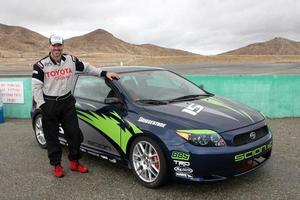 los angeles, 17 de marzo - eddie cibrian en la sesión de entrenamiento para la 36a carrera toyota pro celebrity que se llevará a cabo en long beach, ca el 14 de abril de 2012 en el hipódromo de willow springs el 17 de marzo de 2012 en willow springs, ca foto