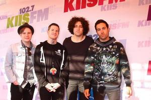 Los Ángeles, 11 de mayo: Patrick Stump, Andy Hurley, Joe Trohman y Pete Gonz de Fall Out Boy asisten al concierto de wango tango 2013 producido por kiis-fm en el Home Depot Center el 11 de mayo de 2013 en Carson, California. foto