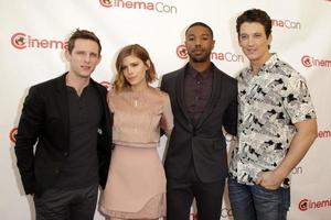 las vegas, 23 de abril - jamie bell, kate mara, michael b. jordan, contador de millas en la presentación de 2015 de vigésimo siglo fox en cinemacon en el caesars palace el 23 de abril de 2015 en las vegas, ca foto