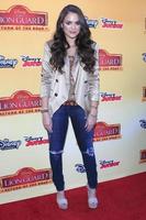 los angeles, 14 de noviembre - madison pettis en la guardia del león - proyección del regreso del rugido en los estudios de walt disney el 14 de noviembre de 2015 en burbank, ca foto