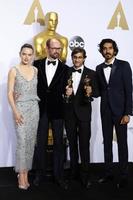 los ángeles, feb 28 - margarita ridley, James gay-rees, como si kapadia, dev patel a el 88º anual academia premios, prensa habitación a el Dolby teatro en febrero 28, 2016 en los ángeles, California foto