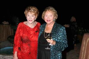 jeanne cooper y lee bell en una fiesta privada de cumpleaños número 80 organizada por lee bell en su casa en beverly hills, ca el 23 de octubre de 2008 foto