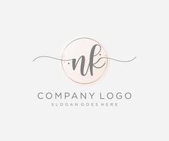 logotipo femenino inicial nk. utilizable para logotipos de naturaleza, salón, spa, cosmética y belleza. elemento de plantilla de diseño de logotipo de vector plano.