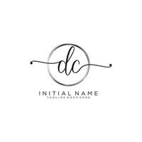 inicial corriente continua femenino logo colecciones modelo. escritura logo de inicial firma, boda, moda, joyería, boutique, floral y botánico con creativo modelo para ninguna empresa o negocio. vector